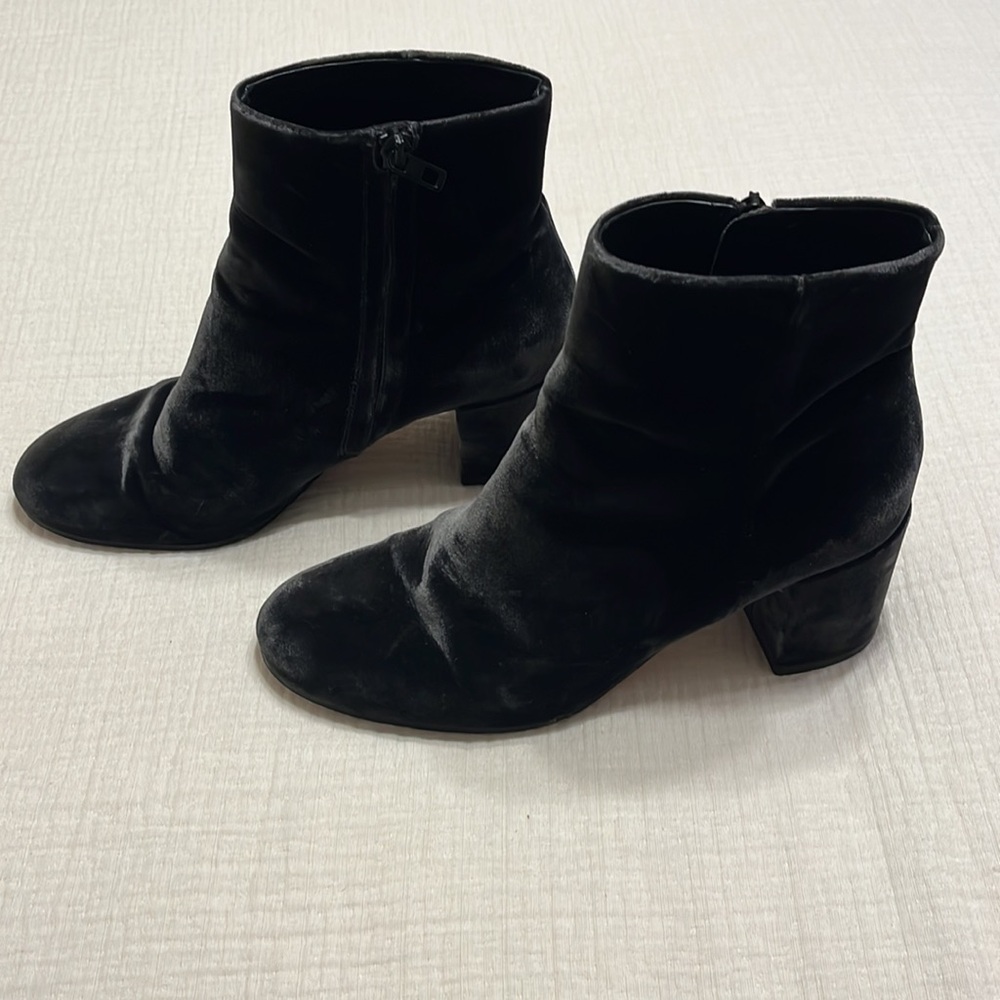 Vince Sleek Black Ankle Booties. Size 8.5